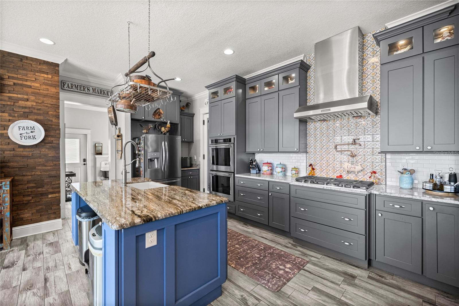 LAKESIDE AT LAKE BRYANT - Residential