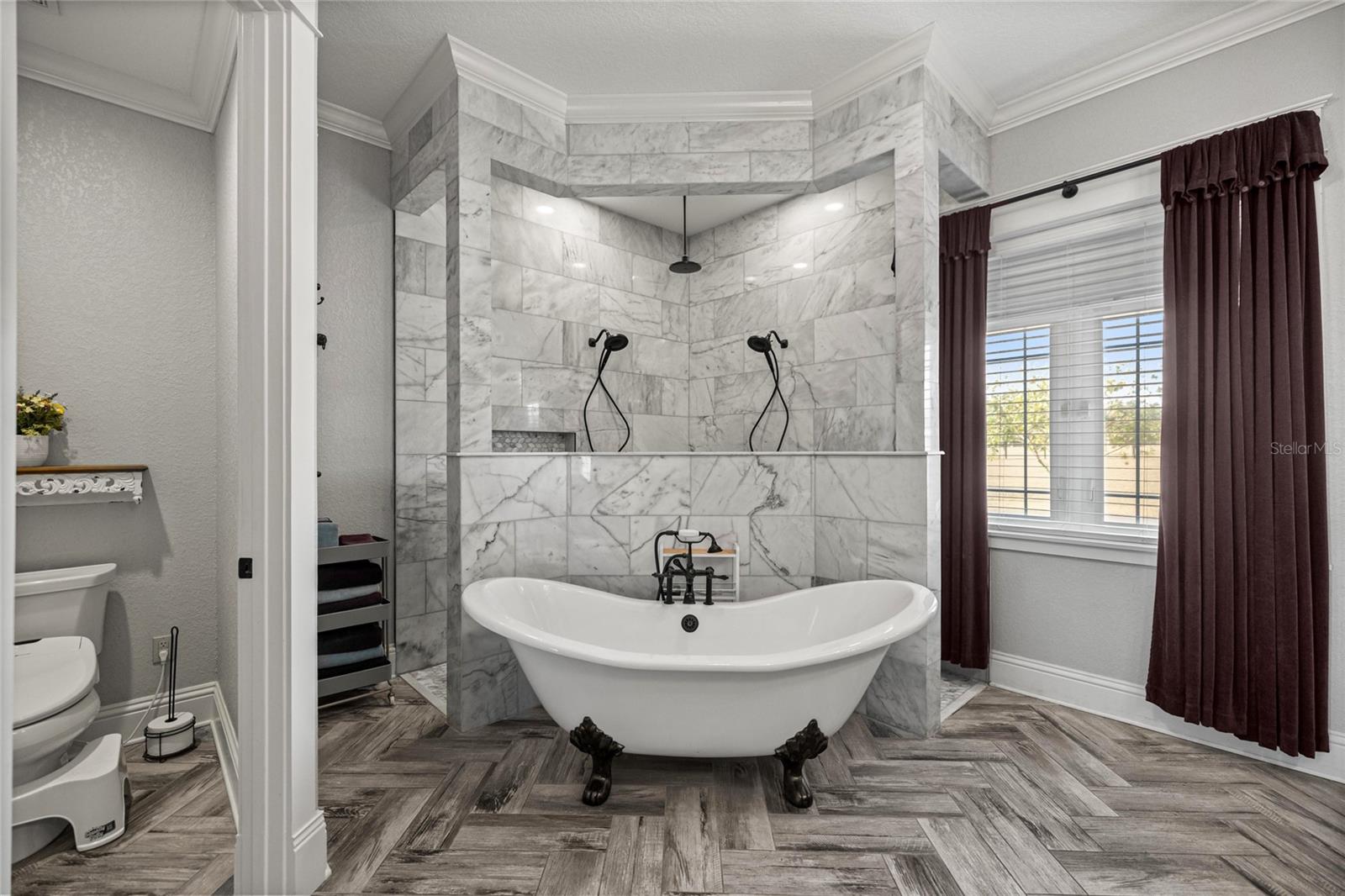 LAKESIDE AT LAKE BRYANT - Residential