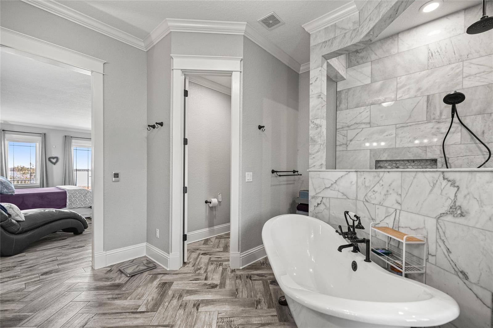 LAKESIDE AT LAKE BRYANT - Residential