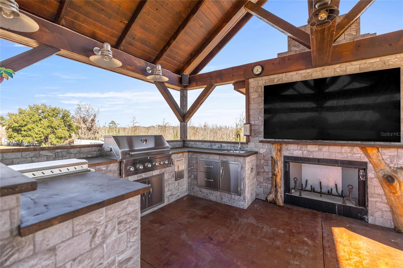 LAKESIDE AT LAKE BRYANT - Residential