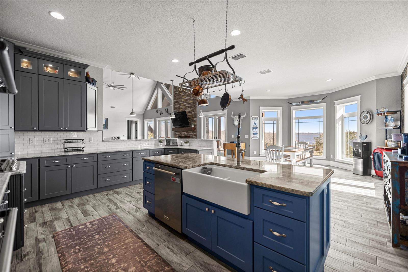 LAKESIDE AT LAKE BRYANT - Residential