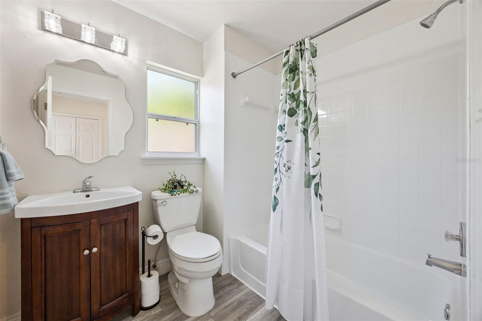 REMINGTON OAKS AT THE CROSSINGS - Residential