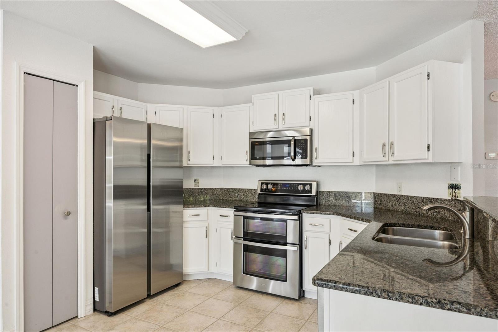 REMINGTON OAKS AT THE CROSSINGS - Residential