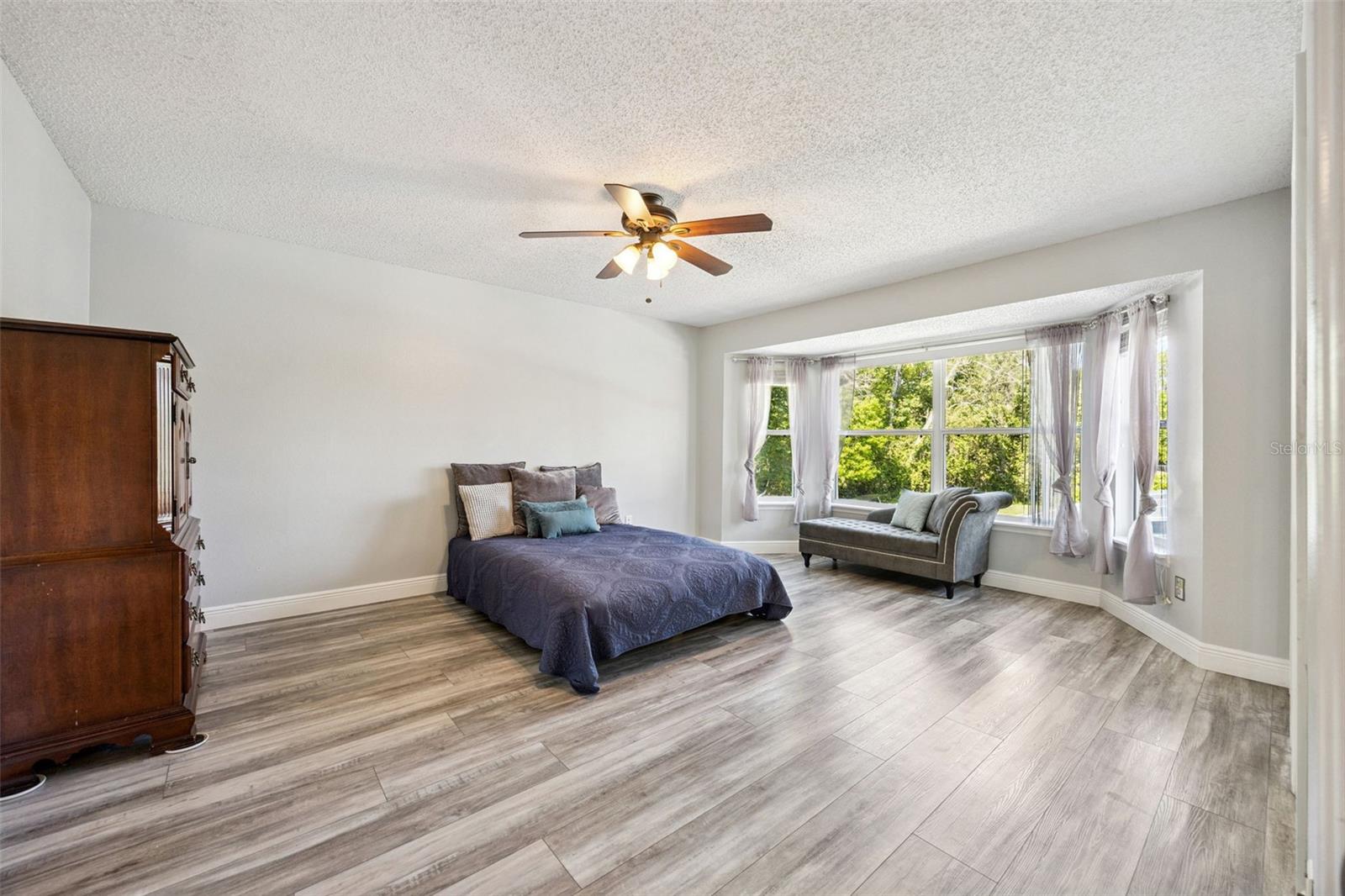 REMINGTON OAKS AT THE CROSSINGS - Residential