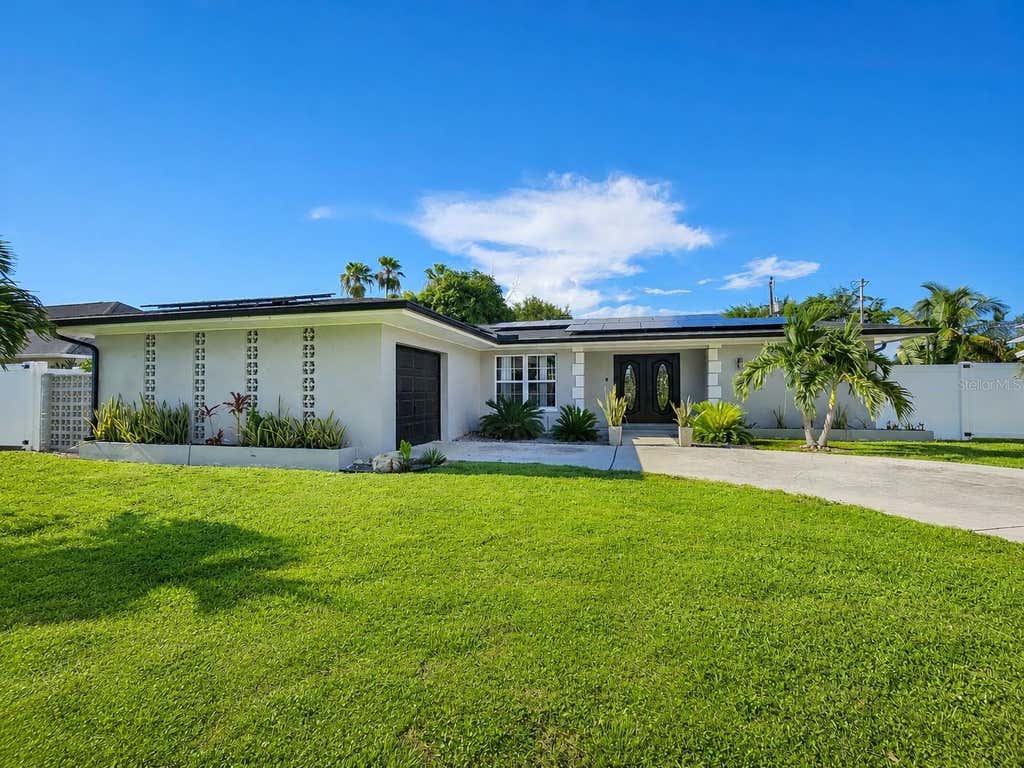 Photo of 1419 Shelby Parkway, Cape Coral, FL 33904 (MLS # C7529695)
