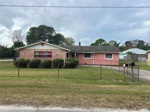 Photo of 806 Oleander Street, New Smyrna Beach, FL 32168 (MLS # V4946667)