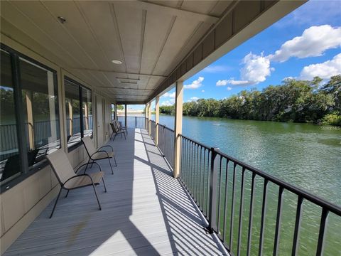 A home in LAKELAND