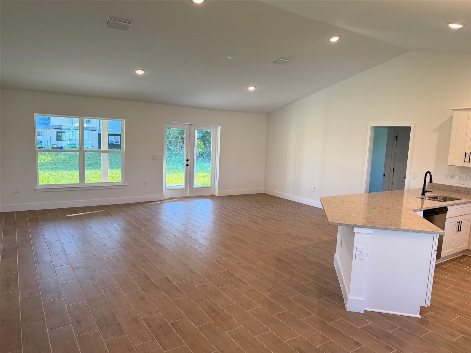 1252 FLEETWOOD DRIVE