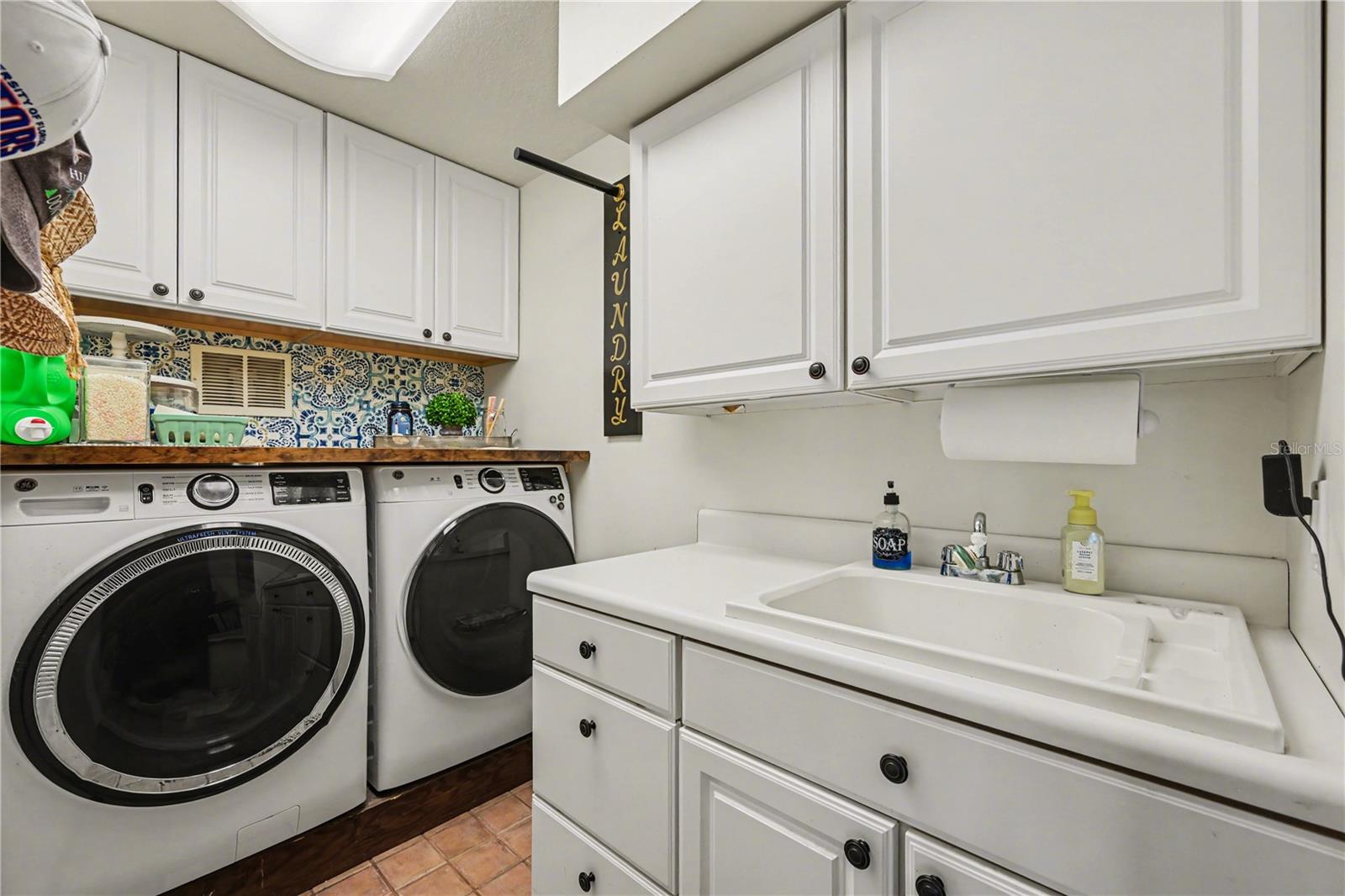 HIDDEN HILLS LOT 7 - Residential