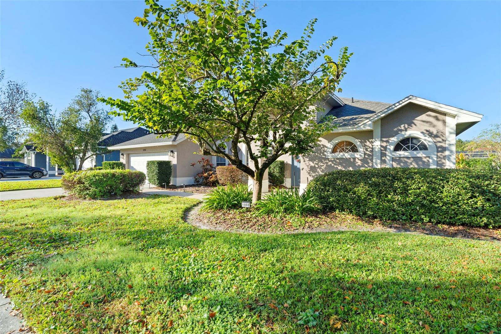 1098 NEEDLEWOOD LOOP