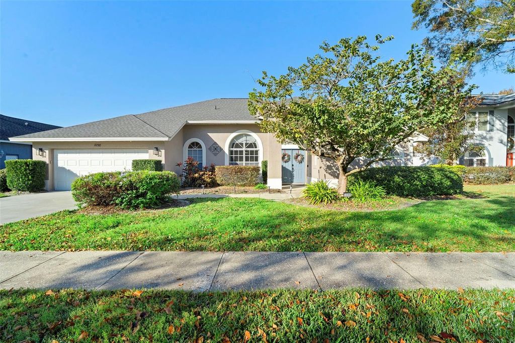 Photo of 1098 Needlewood Loop, Oviedo, FL 32765 (MLS # V4946445)