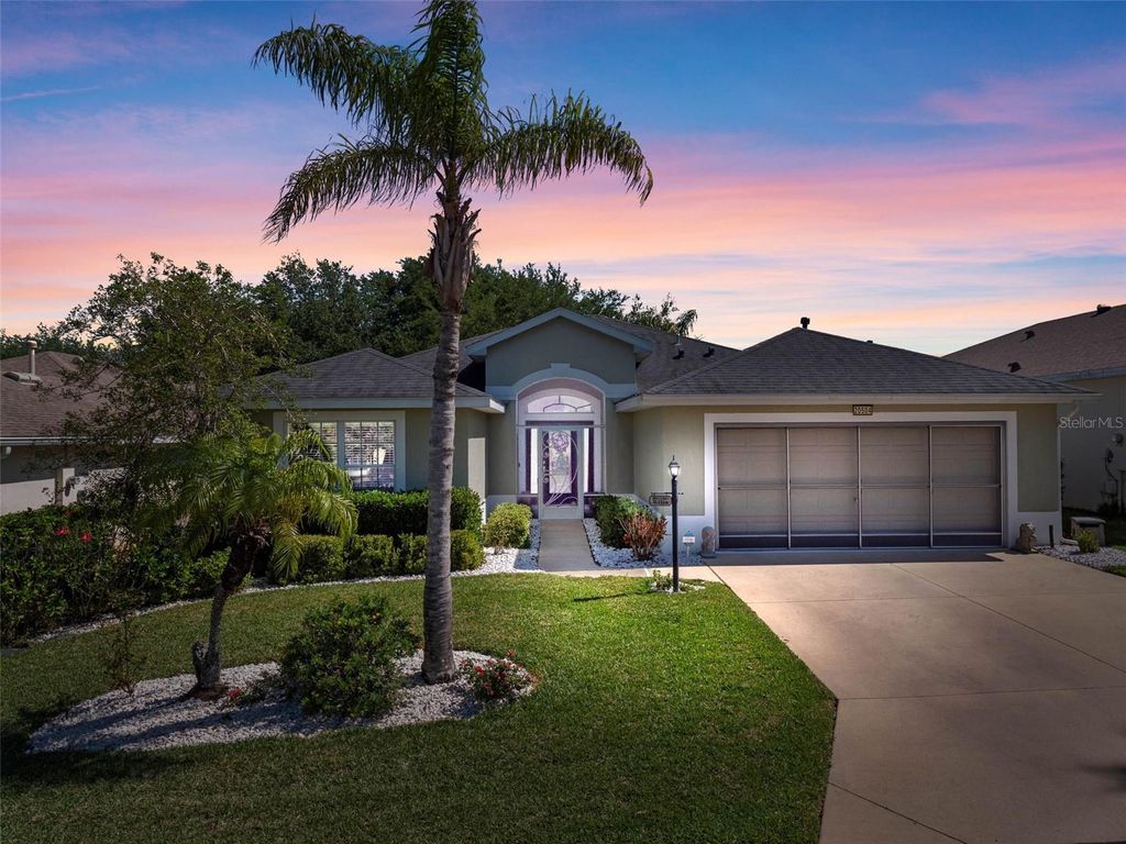 Photo of 20504 Queen Alexandra Drive, Leesburg, FL 34748 (MLS # G5103173)