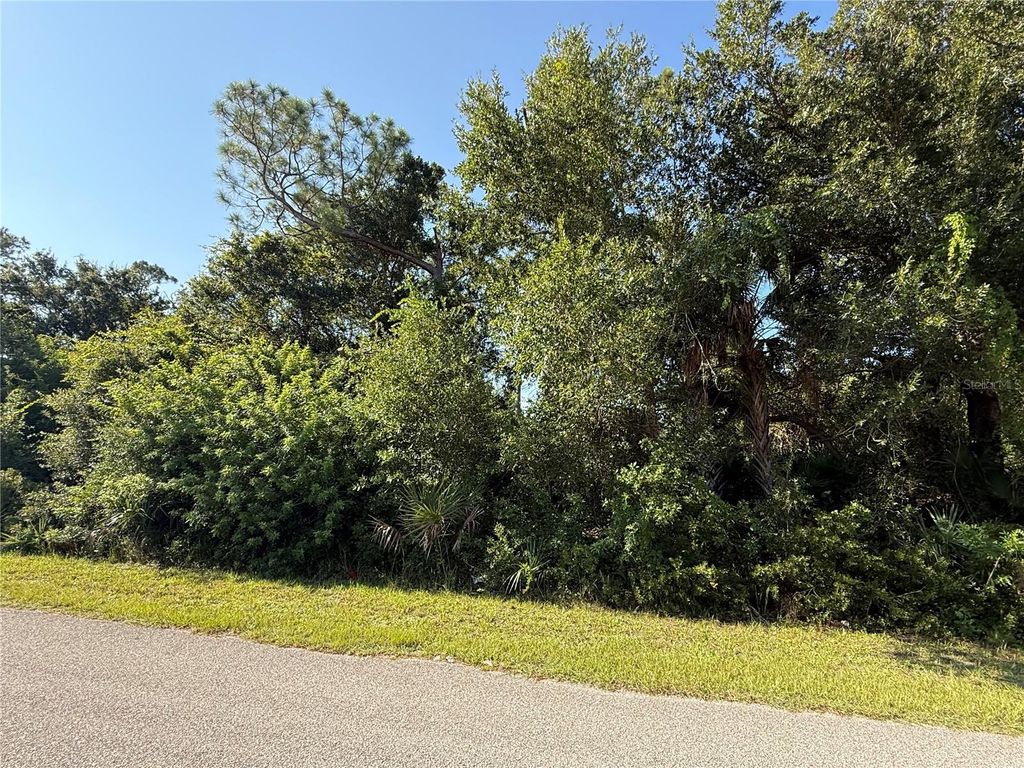 Photo of 17517 Elmwood Avenue, Port Charlotte, FL 33948 (MLS # C7513846)