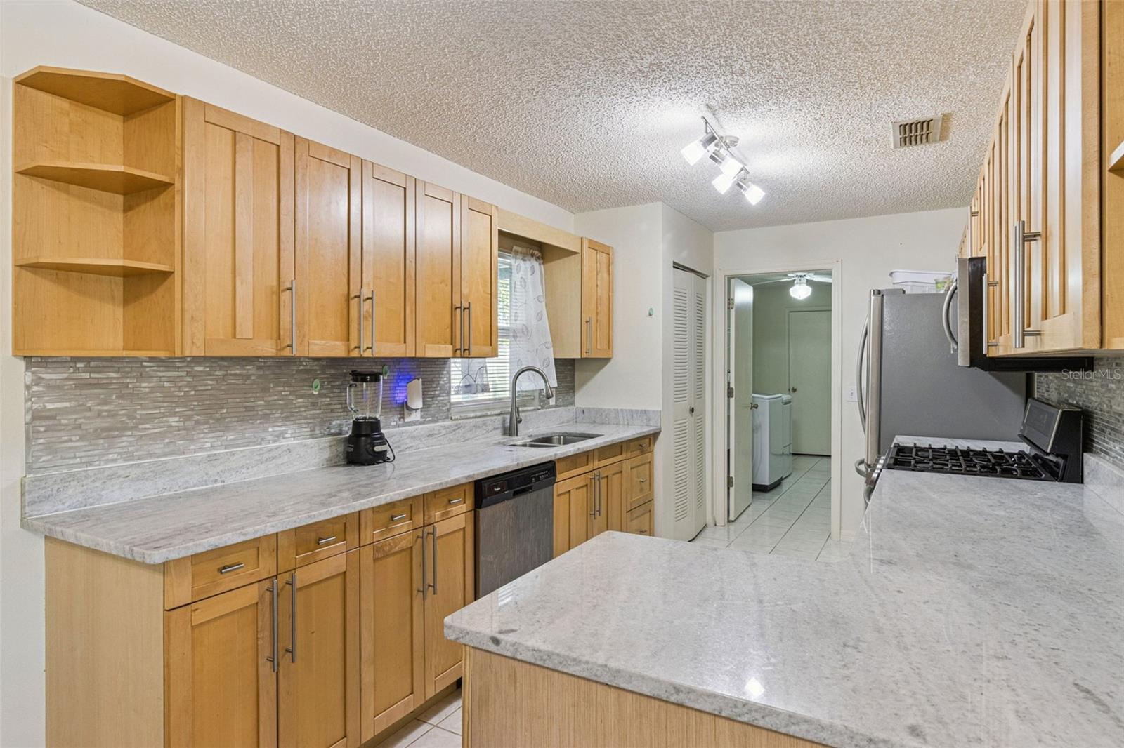 WALK IN WATER LAKE ESTATES PH 03 - Residential