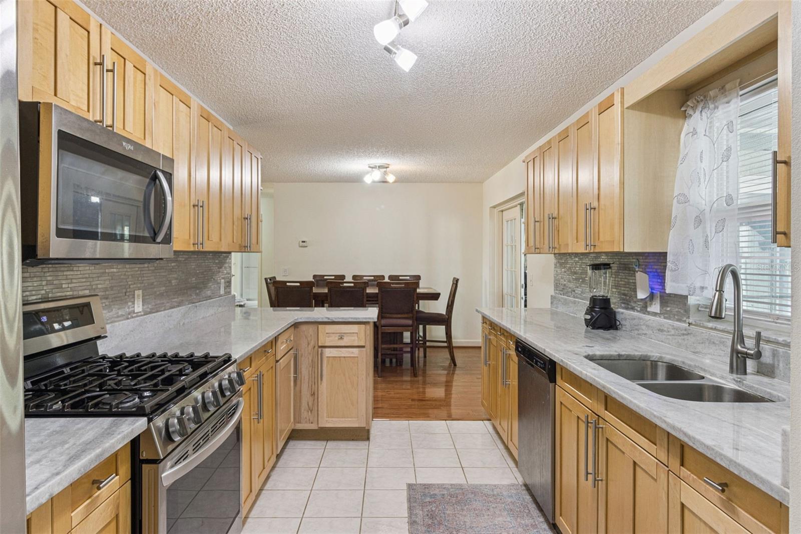 WALK IN WATER LAKE ESTATES PH 03 - Residential