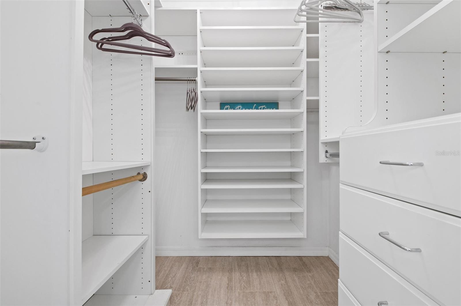 KEY ROYALE - Residential