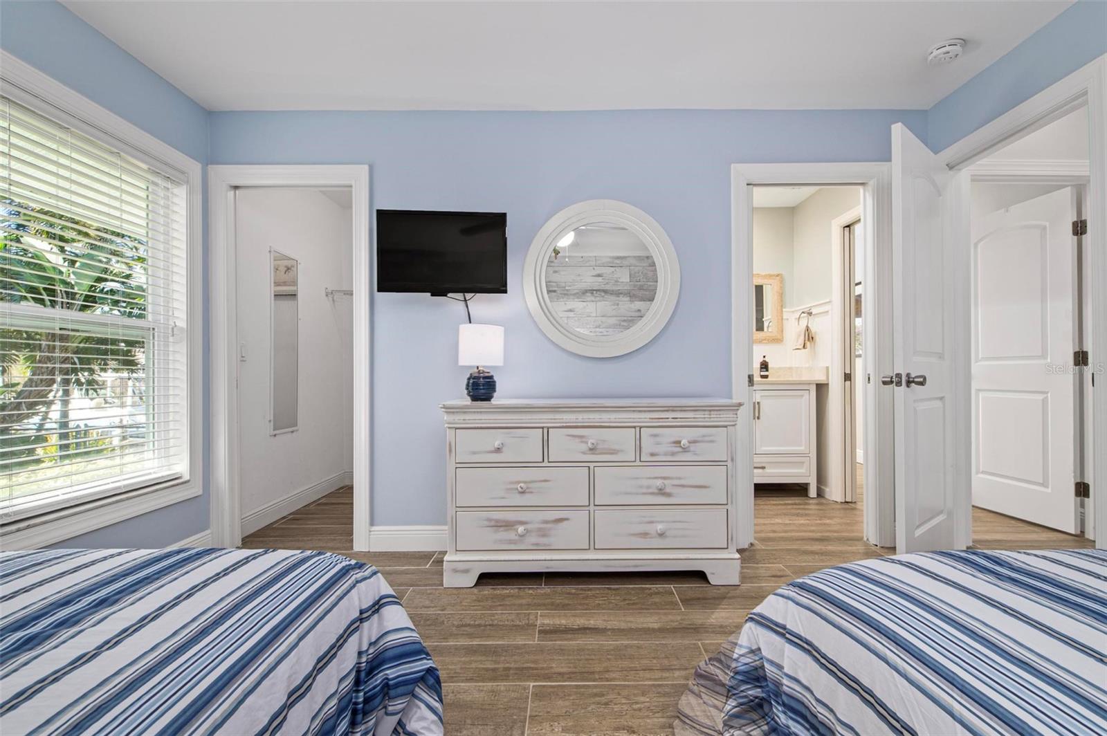 KEY ROYALE - Residential