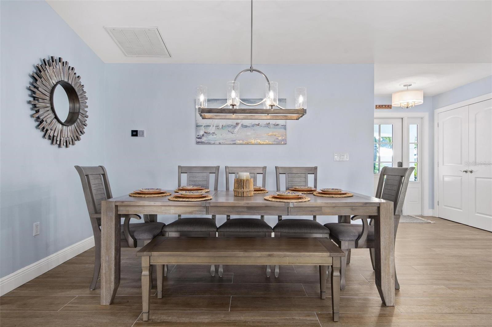 KEY ROYALE - Residential