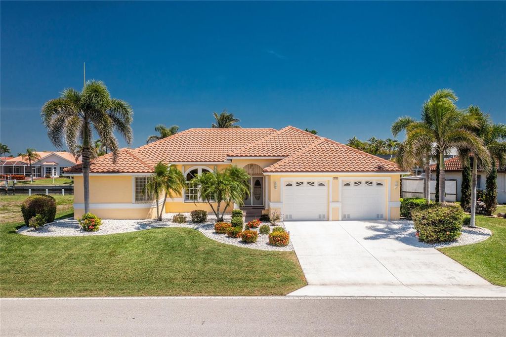 Photo of 910 Via Tripoli, Punta Gorda, FL 33950 (MLS # C7509549)