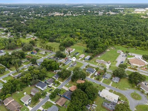 A home in LAKELAND