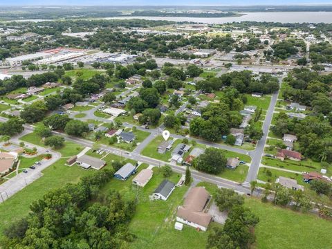 A home in LAKELAND