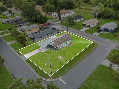 A home in LAKELAND