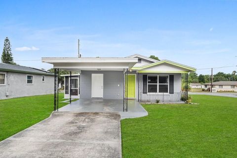 A home in LAKELAND