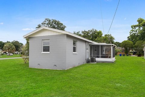 A home in LAKELAND