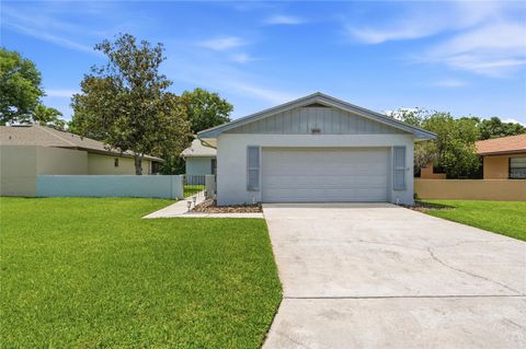 Photo of 460 Pinehurst Court, Winter Haven, FL 33884 (MLS # L4962087)