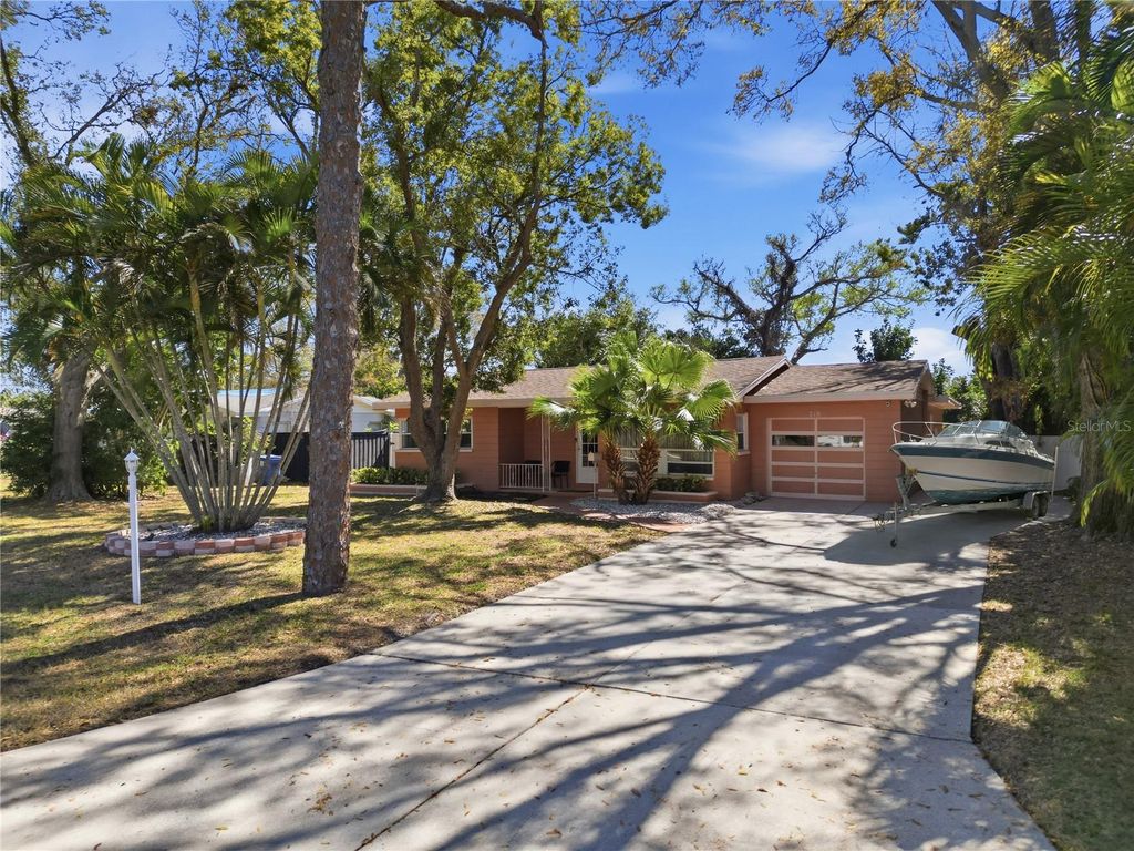 Photo of 718 Bay Vista Boulevard S, St Petersburg, FL 33705 (MLS # TB8478722)