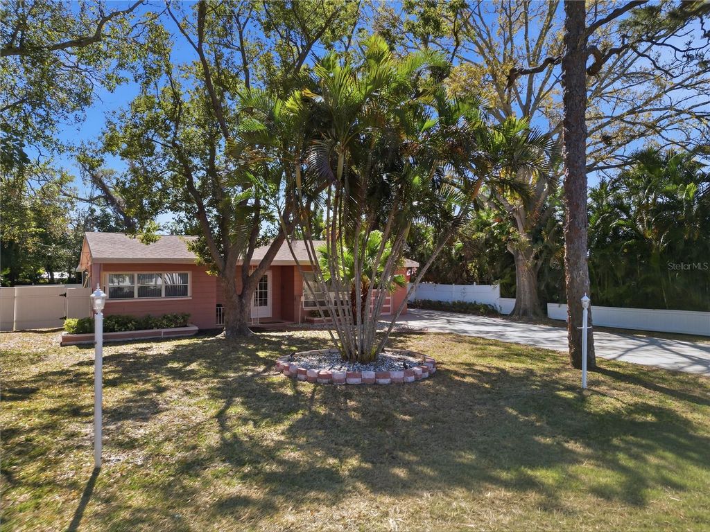 Photo of 718 Bay Vista Boulevard S, St Petersburg, FL 33705 (MLS # TB8478722)