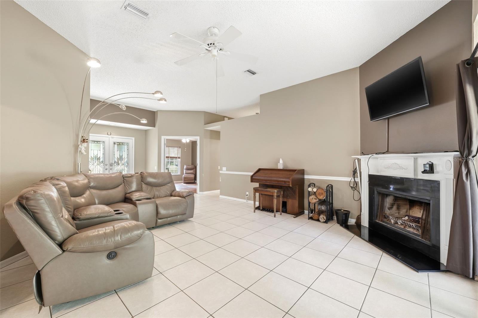 FIVE A RANCHES - Residential