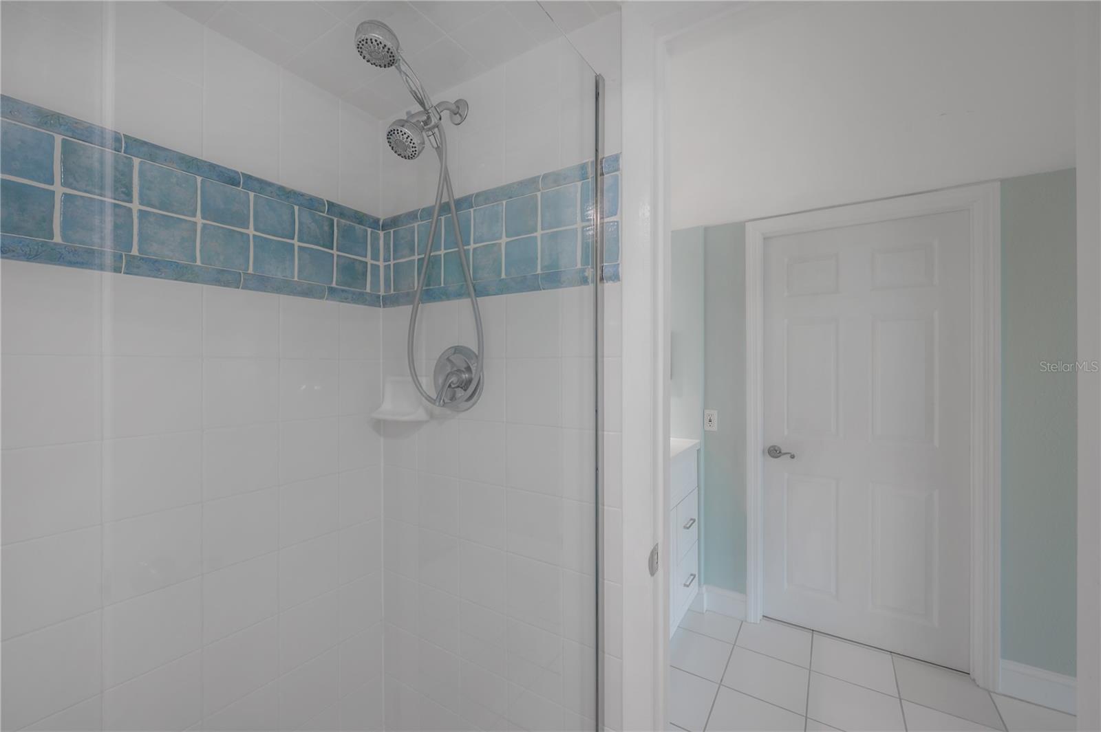 COMMODORES COVE CONDO PH - Residential