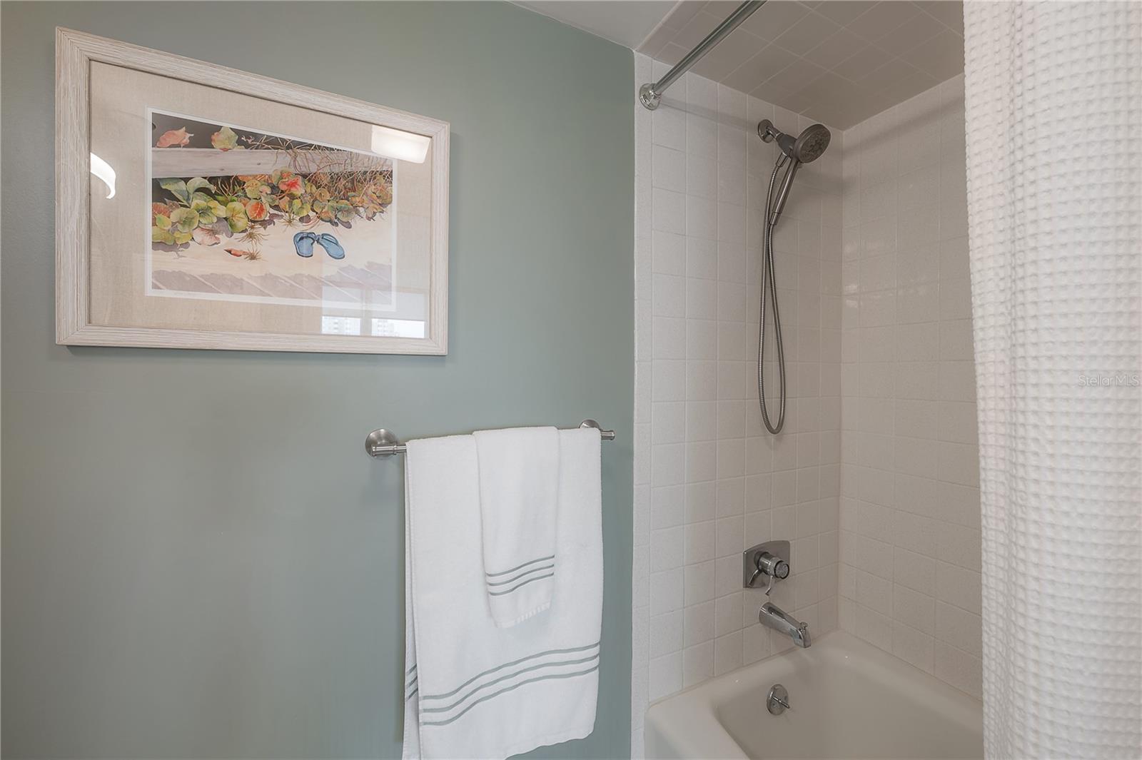 COMMODORES COVE CONDO PH - Residential