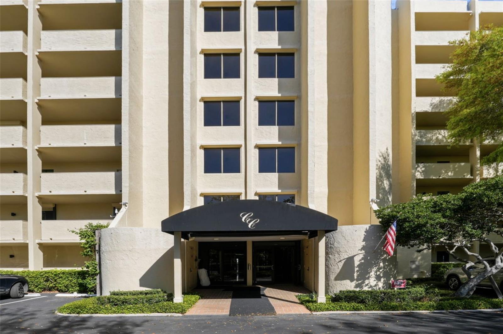 Enjoy the stunning open water views of Bayshore Boulevard from this immaculate 7th-floor, 2 bedroom, 2 bath condo featuring floor to ceiling
windows and sliders. Beautiful ceramic wood look tile greets you in the entryway and opening to the dinning room and then to the kitchen with solid
wood cabinetry, granite countertops, travertine backsplash, stainless steel appliances, and a double sink. The open living room is framed by crown
and chair moldings, plus detailed trim around every window and door—perfect for enjoying those million-dollar views.
The primary suite boasts floor-to-ceiling windows with breathtaking views of the bay and pool, an oversized walk-in closet, walk-in shower, and
even a washer and dryer for convenience. The guest suite includes its own private bath with shower/tub combo, a large walk-in closet, and water
views of its own. A/C (2020), water heater (2018), updated balcony, exterior paint, and carport improvements. One covered parking space and a
private storage unit (same floor) included. Commodores Cove is a pet-friendly waterfront community with a pool, recreation room, and two
elevators. Convenient South Tampa location close to Bayshore Boulevard, dining, shopping, downtown, MacDill AFB, Tampa International Airport,
and major highways.