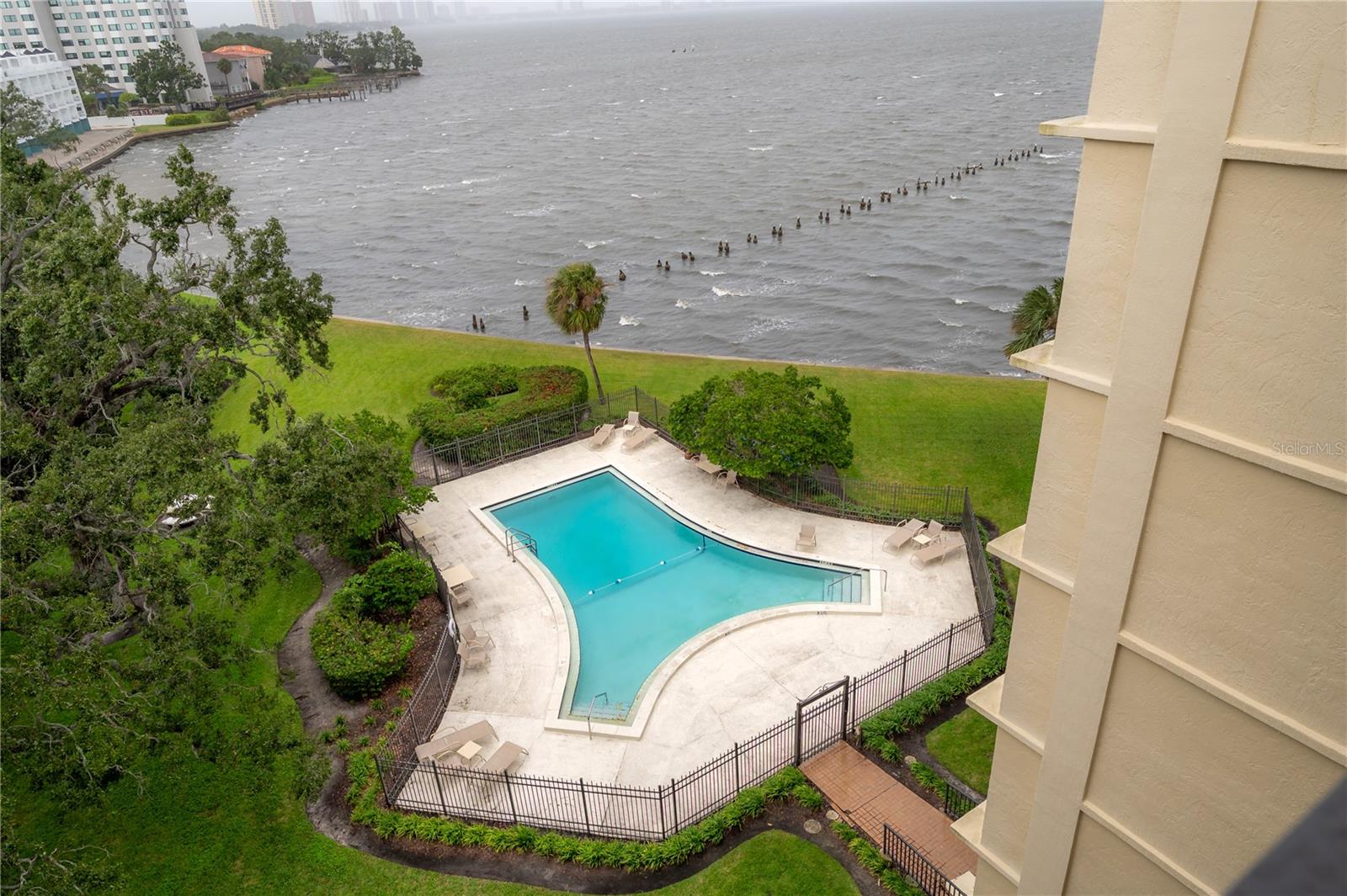 COMMODORES COVE CONDO PH - Residential