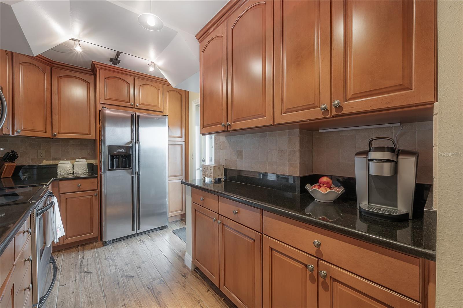 COMMODORES COVE CONDO PH - Residential