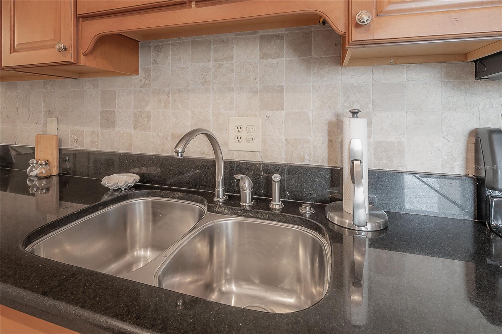 COMMODORES COVE CONDO PH - Residential