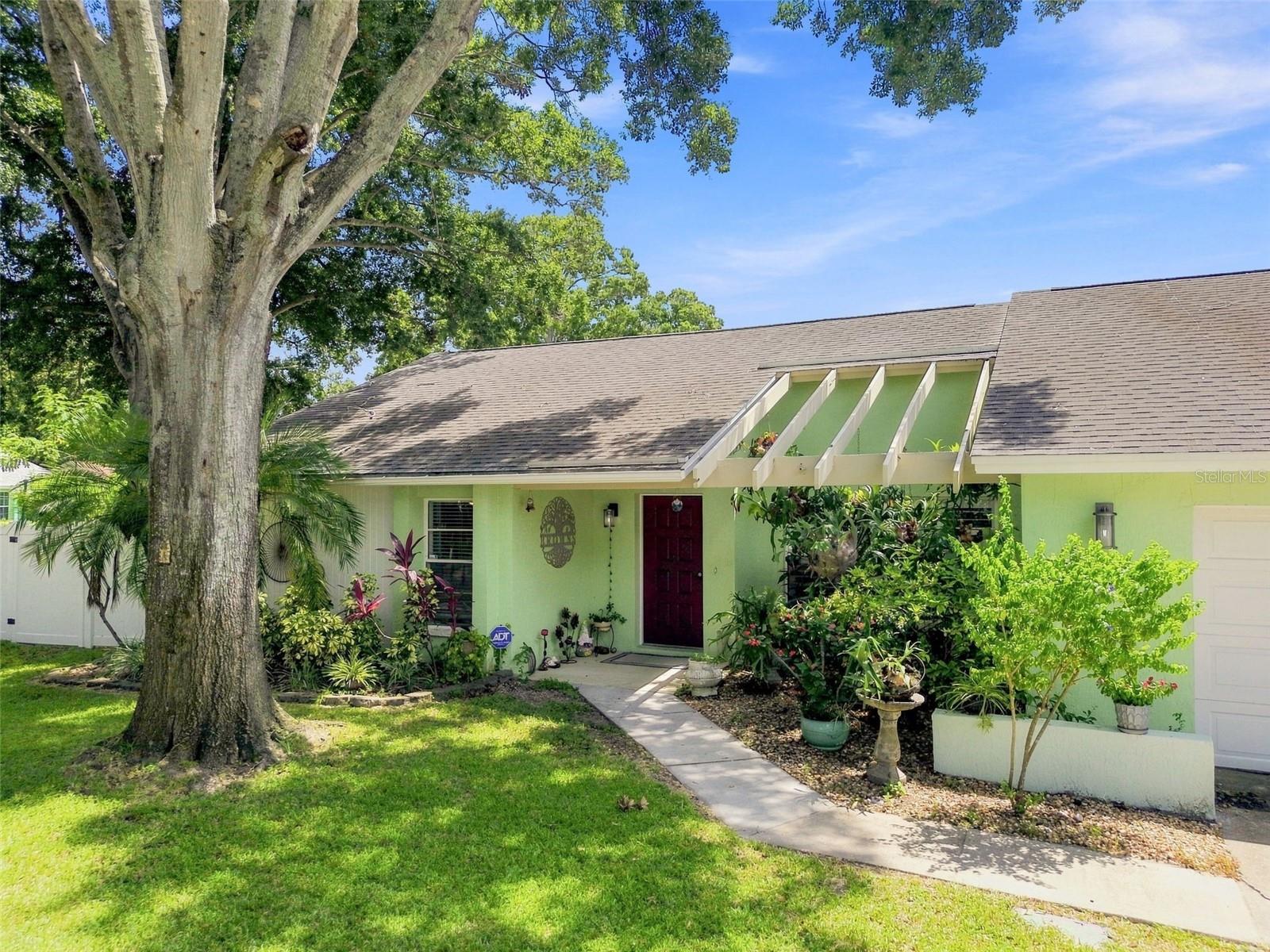 157 FOXCROFT DRIVE E