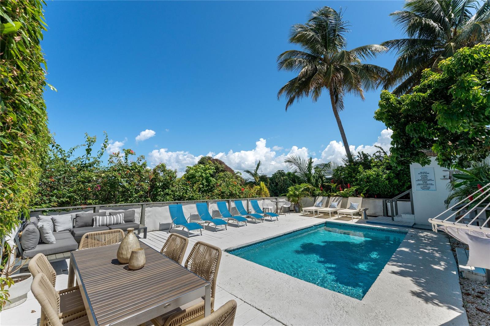 Carr. 413 Int. Km 3.2 RINCON SURF CLUB