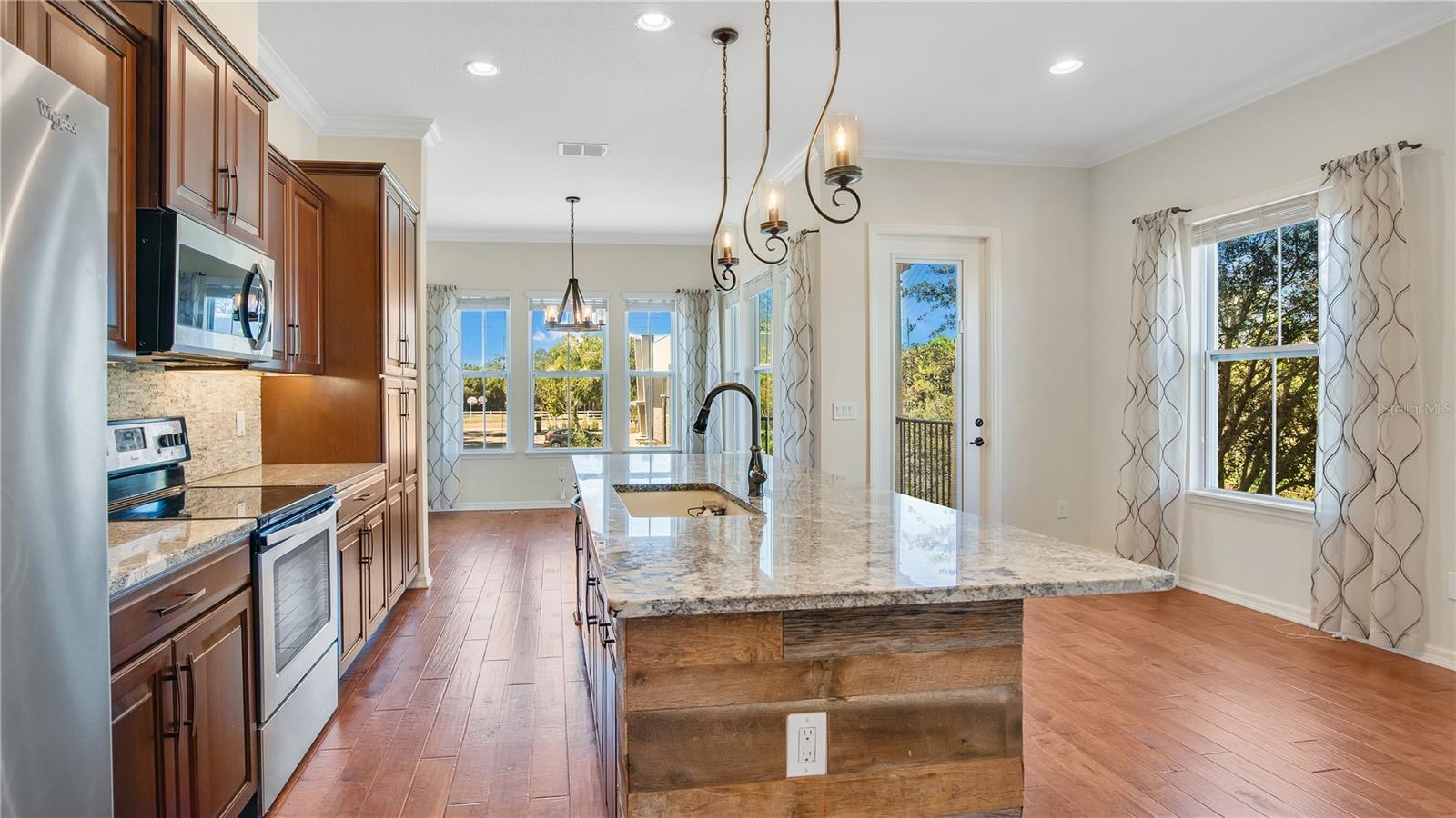 HAMPTONS - SECOND REP - Residential Lease