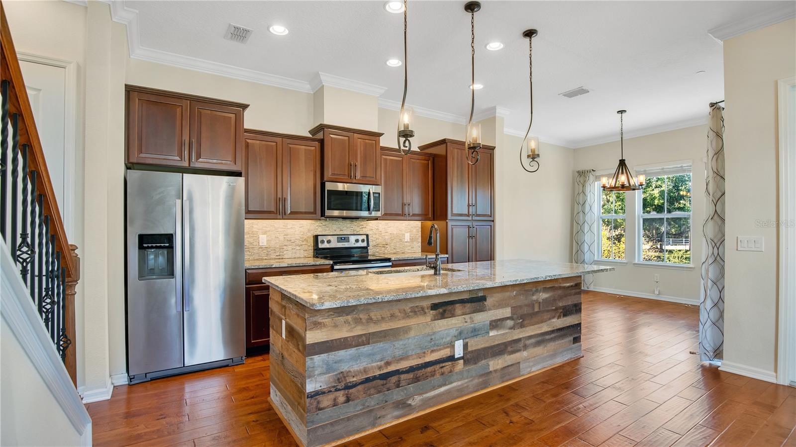 HAMPTONS - SECOND REP - Residential Lease