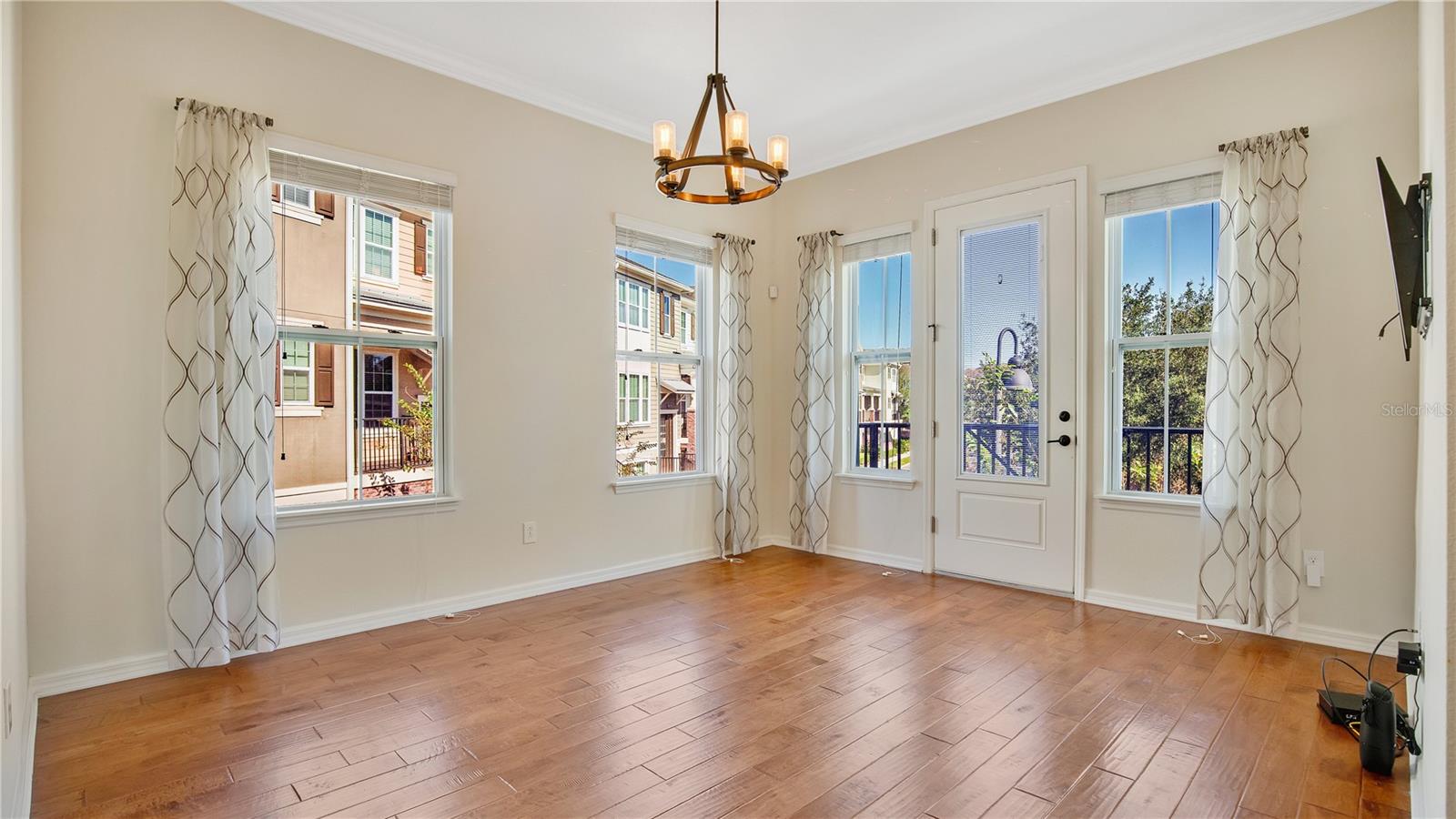 HAMPTONS - SECOND REP - Residential Lease