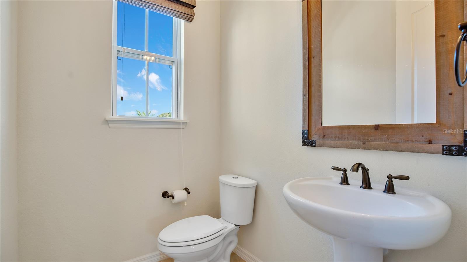 HAMPTONS - SECOND REP - Residential Lease