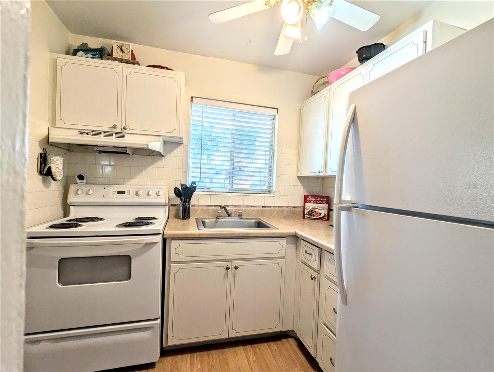 2075 CANAL DRIVE L36