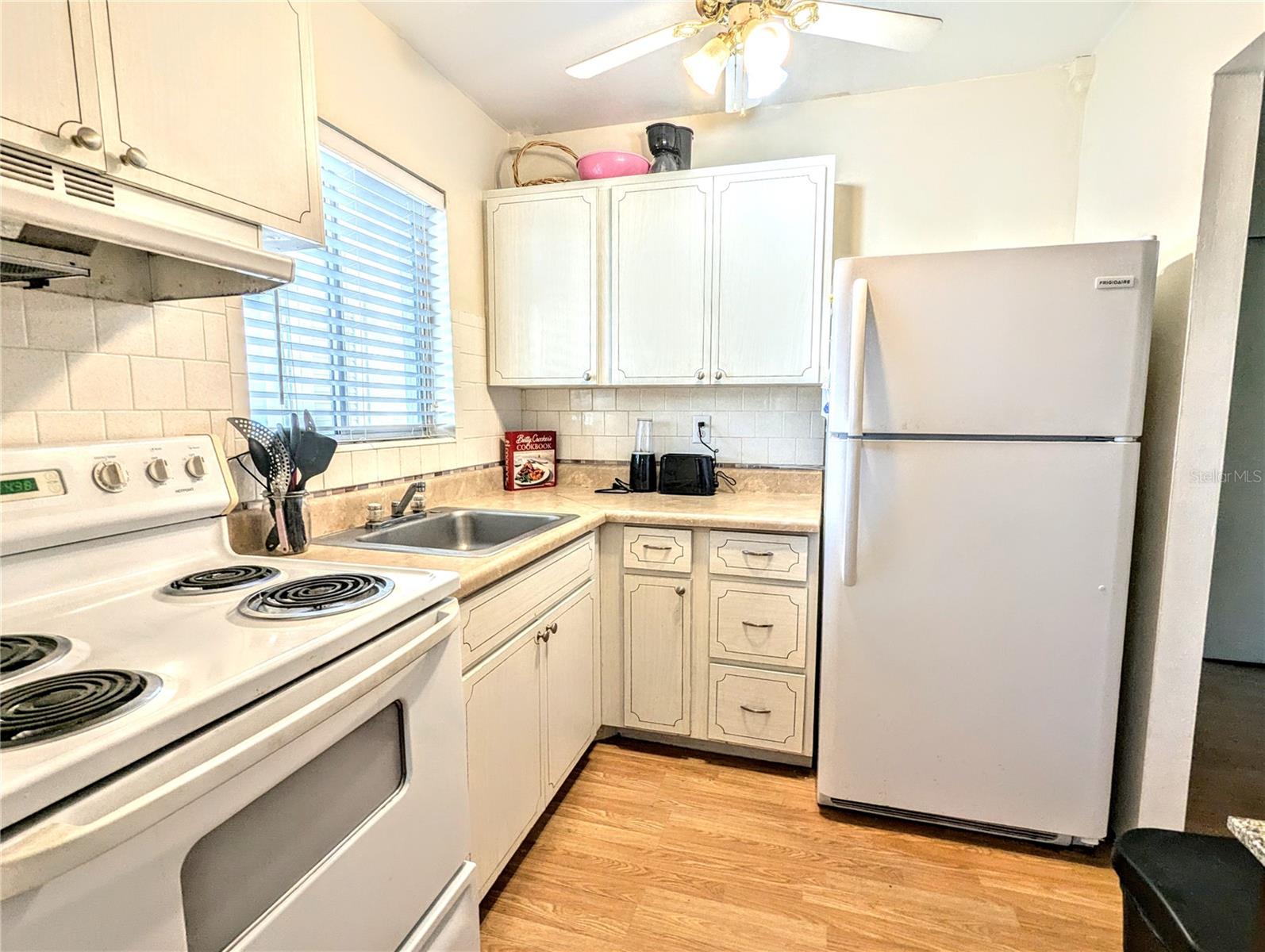 2075 CANAL DRIVE L36