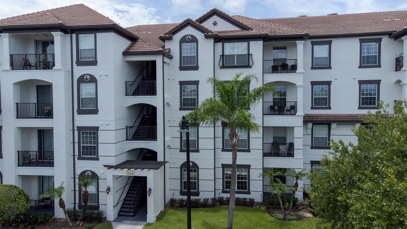 Discover the perfect Orlando investment or vacation getaway at 4114 Breakview Dr Unit 30402 – located in the highly desirable Vista Cay Resort!
This spacious and well-appointed 3-bedroom, 2-bathroom condo is ideally situated just minutes from International Drive, the Orange County Convention Center, and 3 minutes from the new EPIC Universe theme park. Whether you're seeking a short-term rental property or a personal retreat in the heart of Orlando, this unit offers exceptional value and potential.
Step inside and enjoy a generous open-concept floor plan, featuring a fully equipped kitchen, granite countertops, and stainless steel appliances. The large living and dining areas open up to a private balcony, perfect for relaxing after a day at the parks or entertaining guests.
Additional highlights include tile and laminate flooring throughout (no carpet), in-unit laundry, and a split floor plan that provides added privacy for guests or family members. The condo has been professionally decorated and is being sold fully furnished and turnkey ready for short-term rentals.
Vista Cay Resort boasts resort-style amenities, including a lakeside pool, clubhouse, fitness center, game room, and scenic walking trails – all within a gated community close to everything Orlando has to provide.