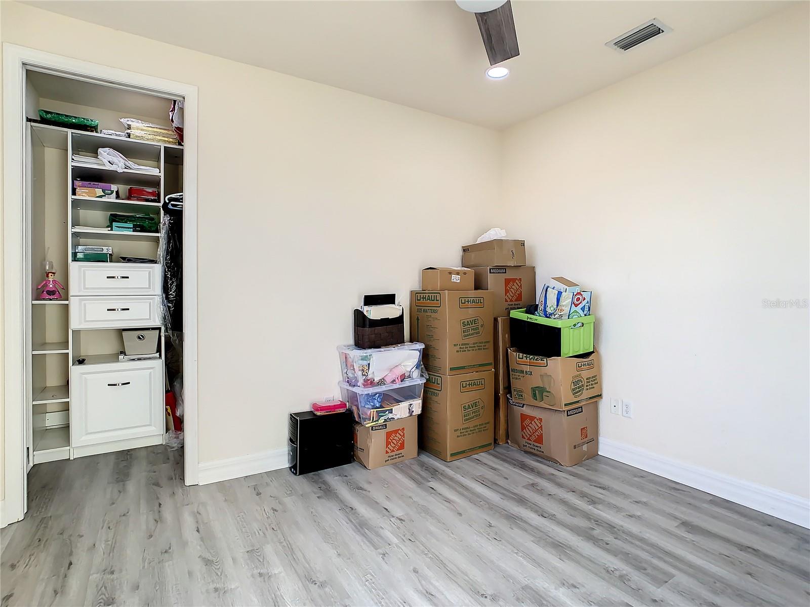 EAGLE CRK PH 01 VILLAGE G - Residential Lease