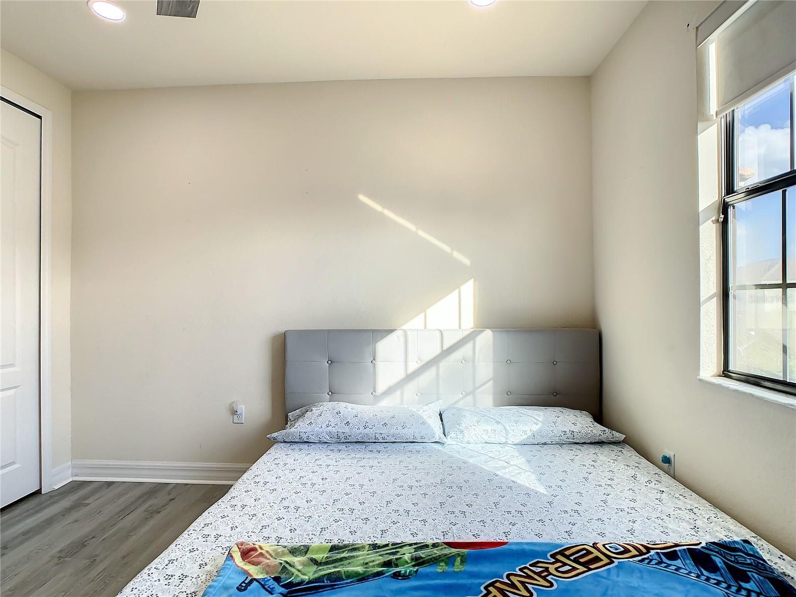 EAGLE CRK PH 01 VILLAGE G - Residential Lease