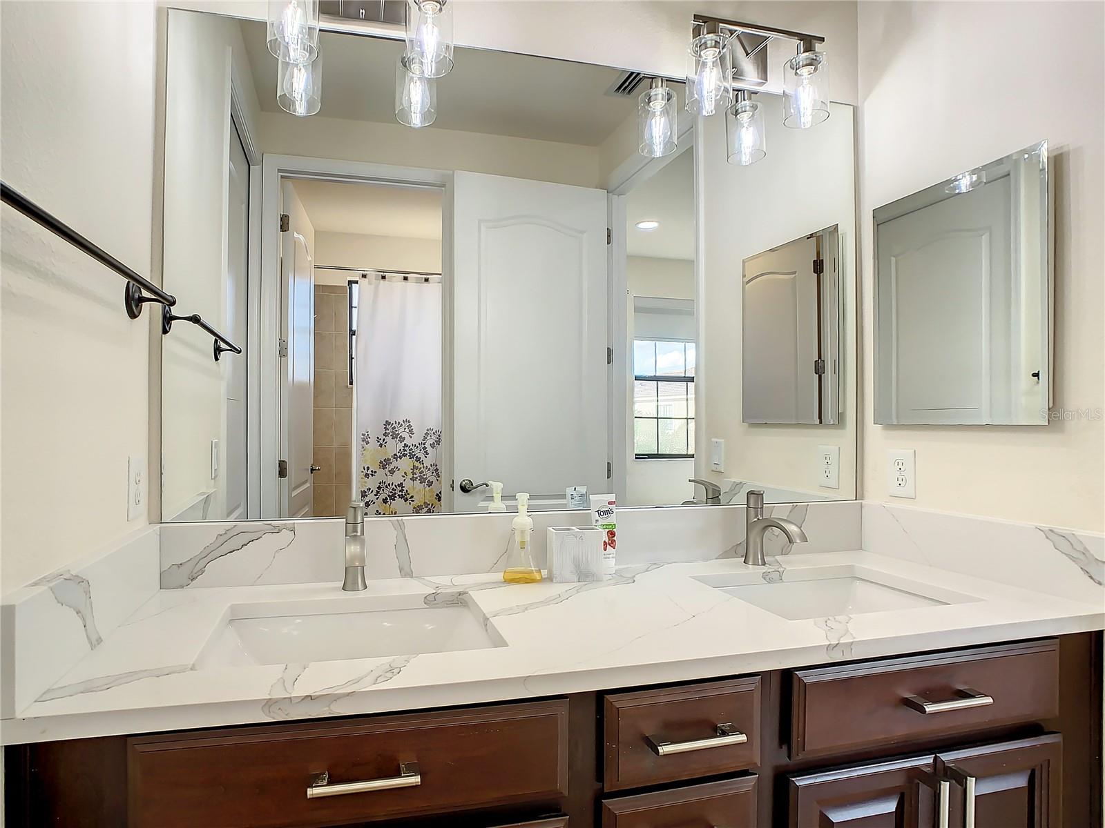 EAGLE CRK PH 01 VILLAGE G - Residential Lease